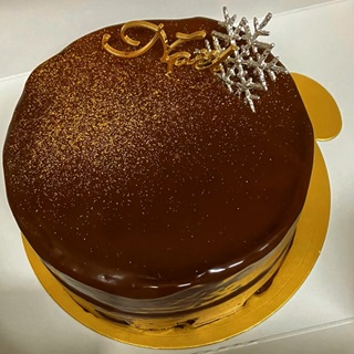 MAISON IZARRA christmas chocolate cake